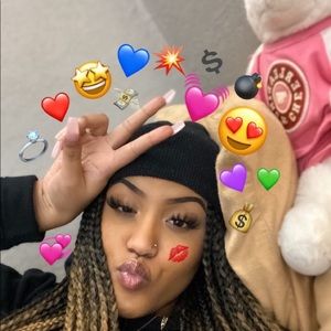 Meet your Posher, Alexis